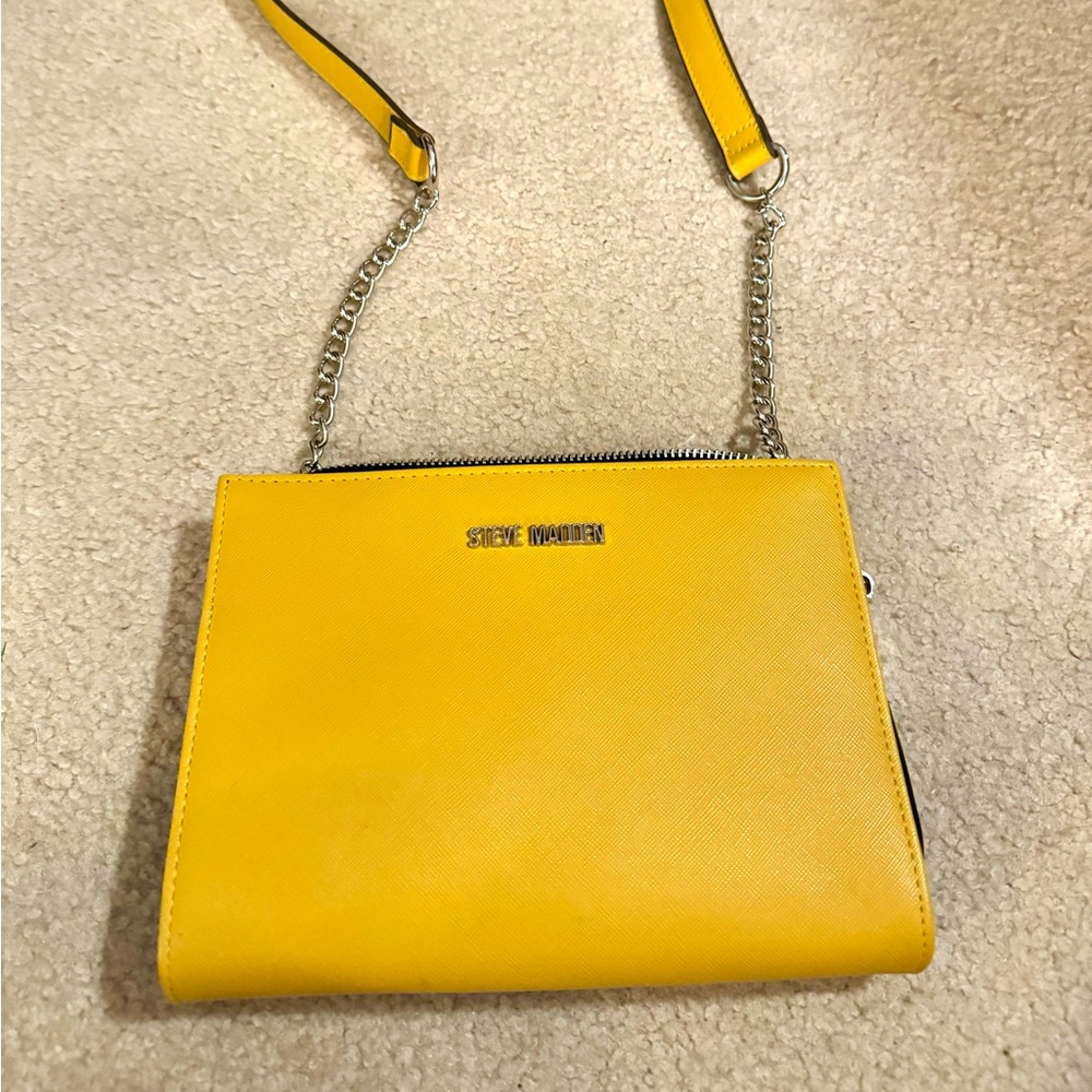 Mustard yellow STEVEN MADDEN small crossbody purse. Like new condition!
